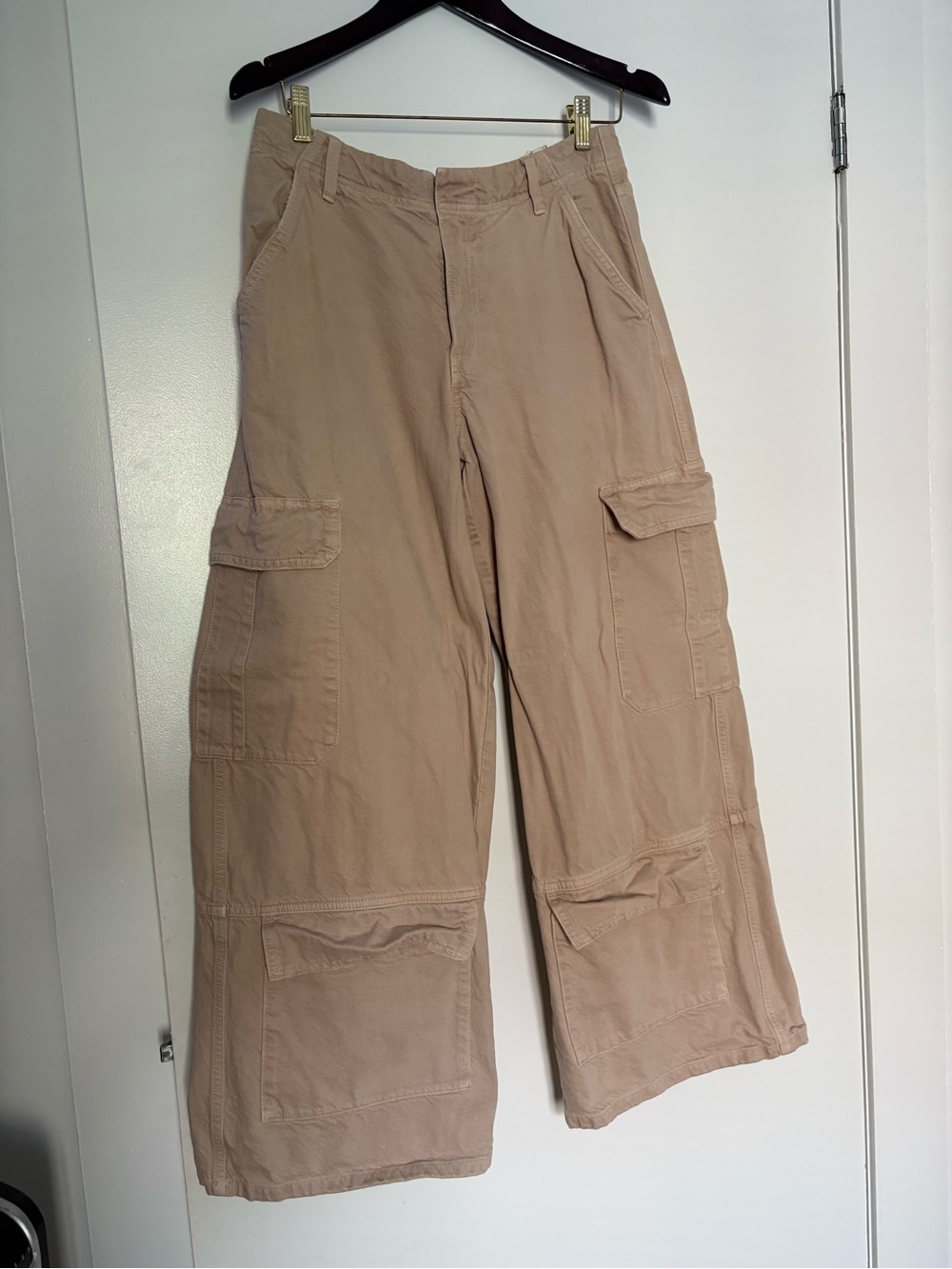 Zara Women Cargo Pants in Beige - Casual Utility Style